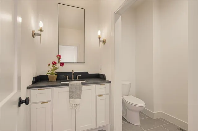 $1,039,950 | 2150 Northwest Scenic View Drive, Riverside, MO 64150