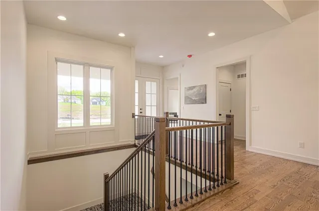 $1,039,950 | 2150 Northwest Scenic View Drive, Riverside, MO 64150