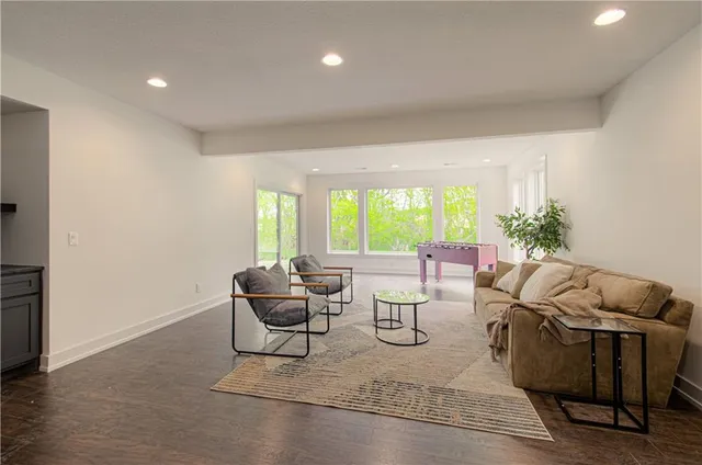 $1,039,950 | 2150 Northwest Scenic View Drive, Riverside, MO 64150