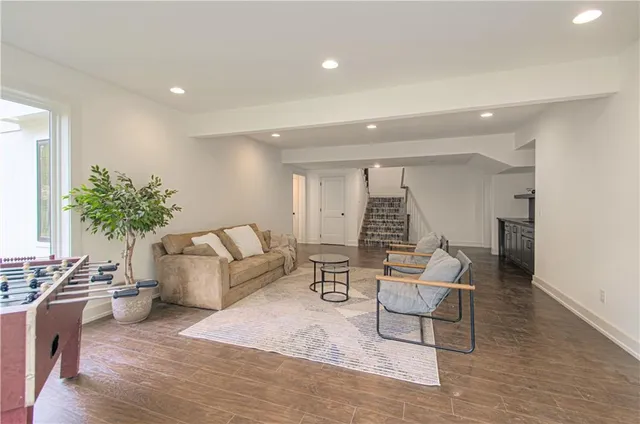 $1,039,950 | 2150 Northwest Scenic View Drive, Riverside, MO 64150