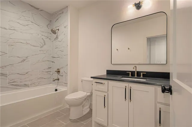 $1,039,950 | 2150 Northwest Scenic View Drive, Riverside, MO 64150