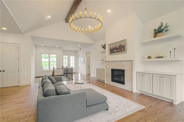 $1,039,950 | 2150 Northwest Scenic View Drive, Riverside, MO 64150