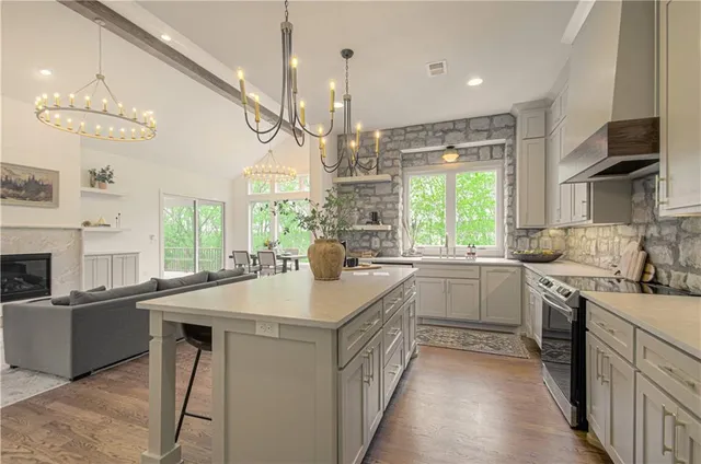 $1,039,950 | 2150 Northwest Scenic View Drive, Riverside, MO 64150