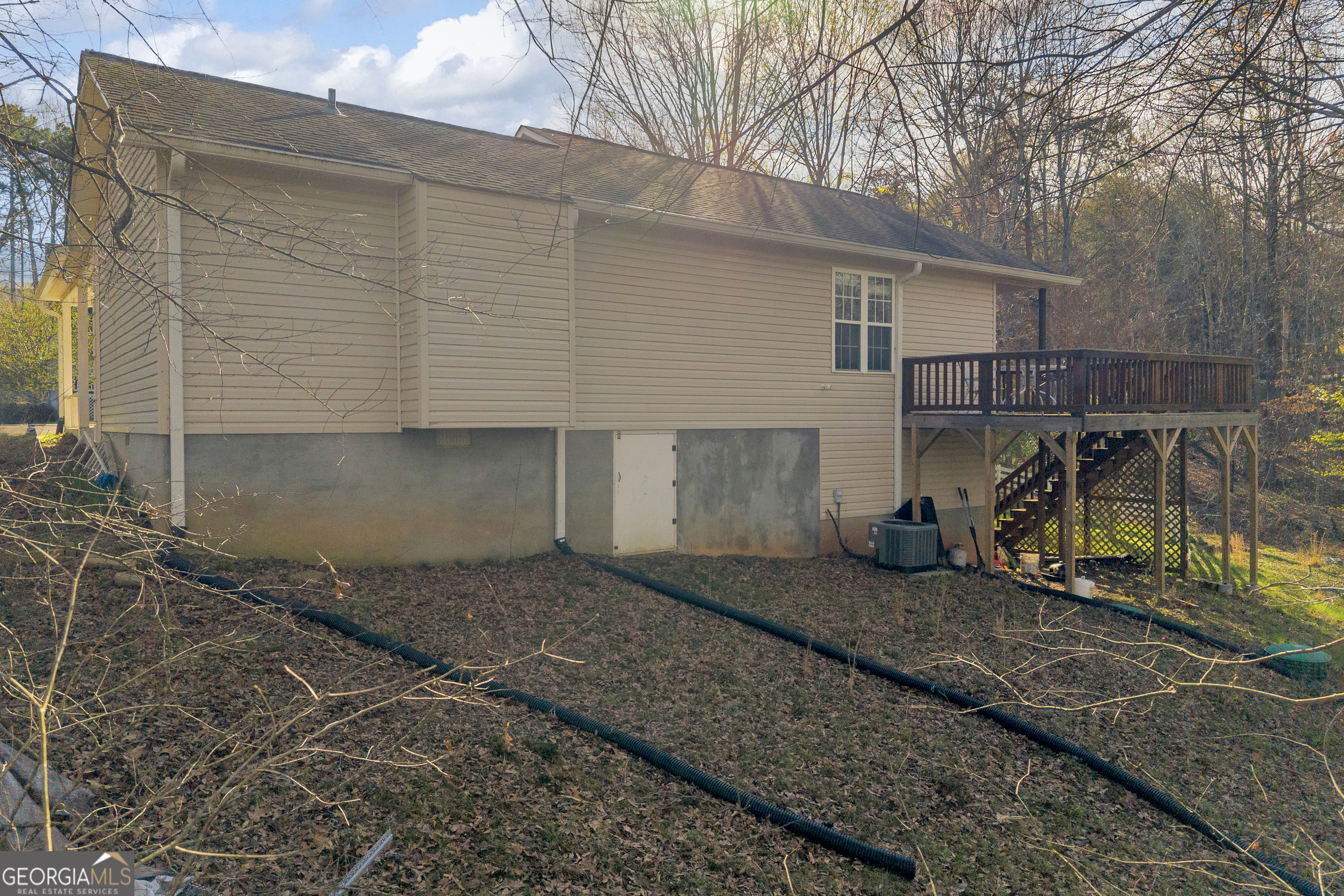 415 Ivory Drive Baldwin, GA 30511 - Photo 5 of 57 a backyard of a house