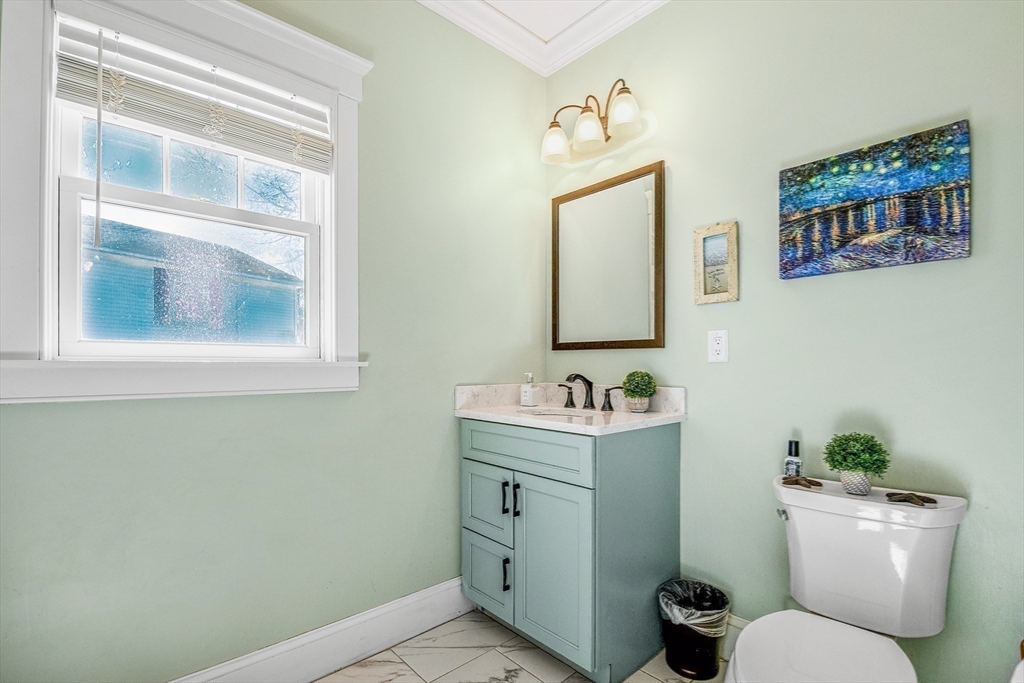 16 Chester Road North Reading, MA 01864 - Photo 9 of 39 Gallery Image 9