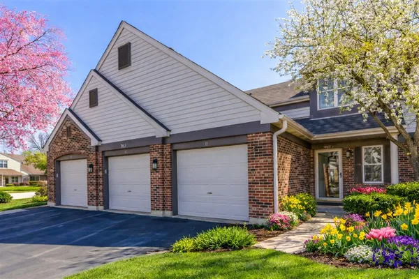 $310,000 | 1963 Gary Court, Unit C, Schaumburg, IL 60193