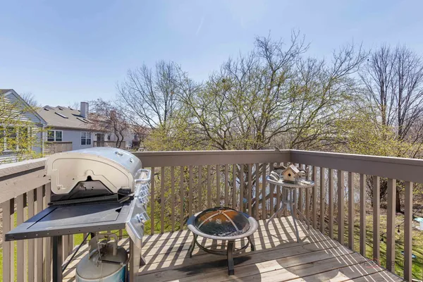 $310,000 | 1963 Gary Court, Unit C, Schaumburg, IL 60193