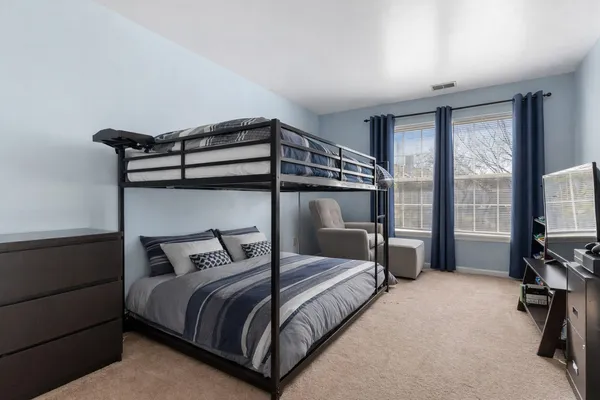 $310,000 | 1963 Gary Court, Unit C, Schaumburg, IL 60193
