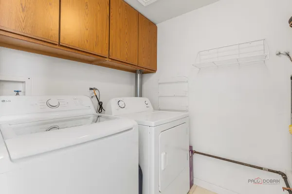 $310,000 | 1963 Gary Court, Unit C, Schaumburg, IL 60193