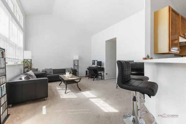 $310,000 | 1963 Gary Court, Unit C, Schaumburg, IL 60193