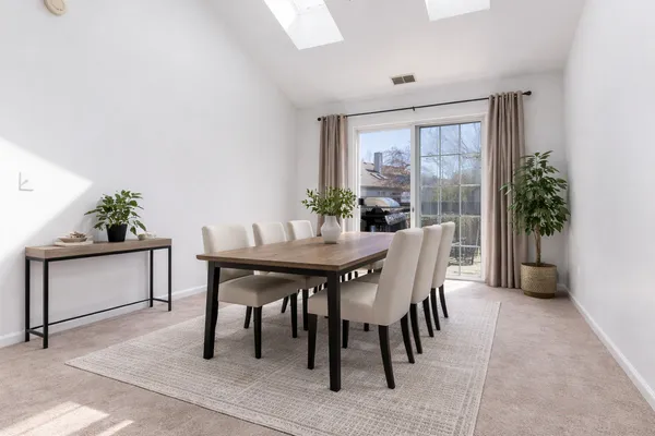 $310,000 | 1963 Gary Court, Unit C, Schaumburg, IL 60193