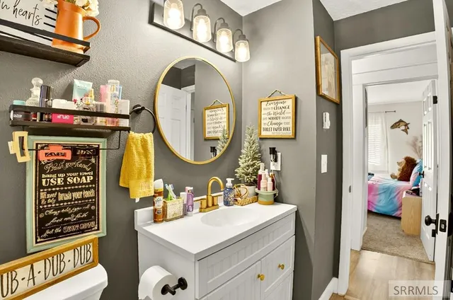 $316,000 | 300 North Farnsworth Drive, Idaho Falls, ID 83401