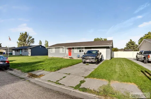 $316,000 | 300 North Farnsworth Drive, Idaho Falls, ID 83401