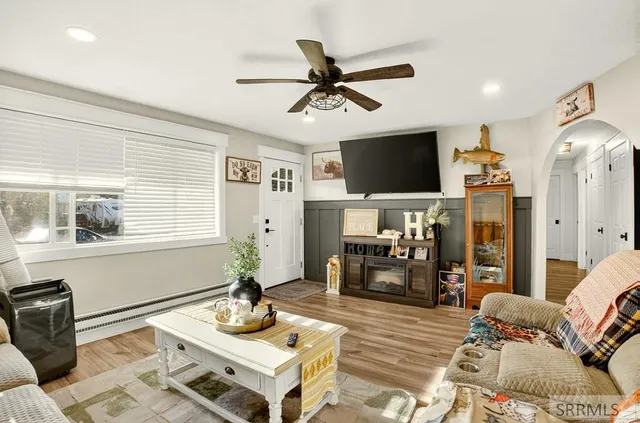 $316,000 | 300 North Farnsworth Drive, Idaho Falls, ID 83401