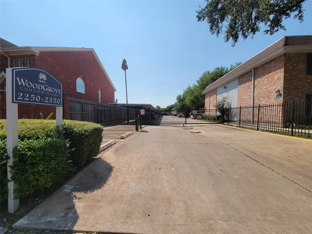 $1,050 | 2250 Bering Drive, Unit 47, Houston, TX 77057