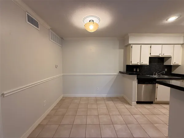 $1,025 | 2250 Bering Drive, Unit 47, Houston, TX 77057