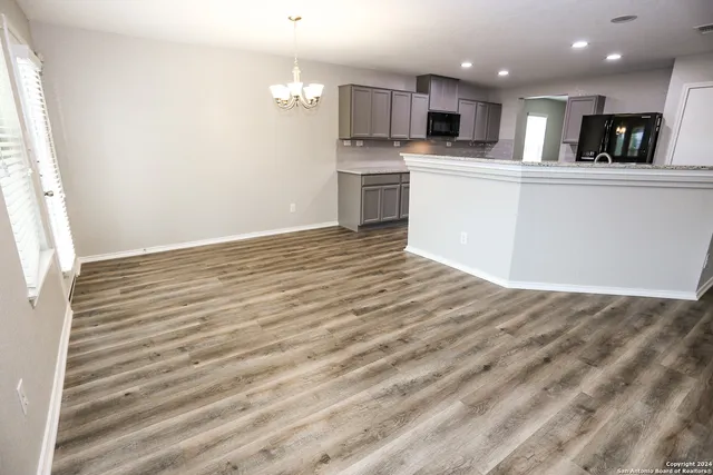 $1,895 | 320 Gatewood Cliff, Cibolo, TX 78108