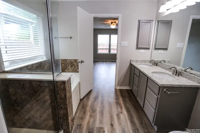 $1,895 | 320 Gatewood Cliff, Cibolo, TX 78108