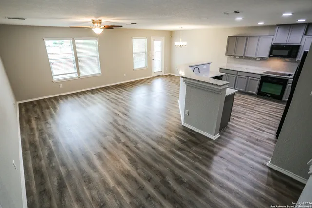 $1,895 | 320 Gatewood Cliff, Cibolo, TX 78108