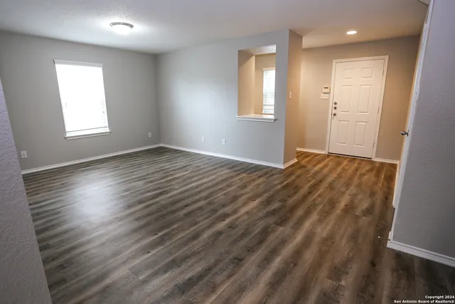 $1,895 | 320 Gatewood Cliff, Cibolo, TX 78108