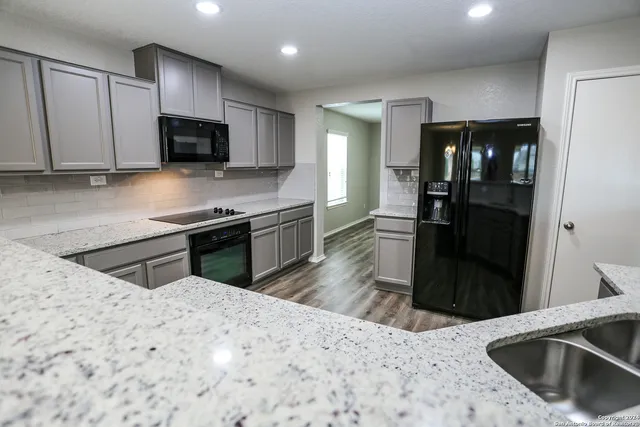 $1,895 | 320 Gatewood Cliff, Cibolo, TX 78108