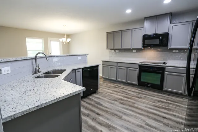 $1,895 | 320 Gatewood Cliff, Cibolo, TX 78108