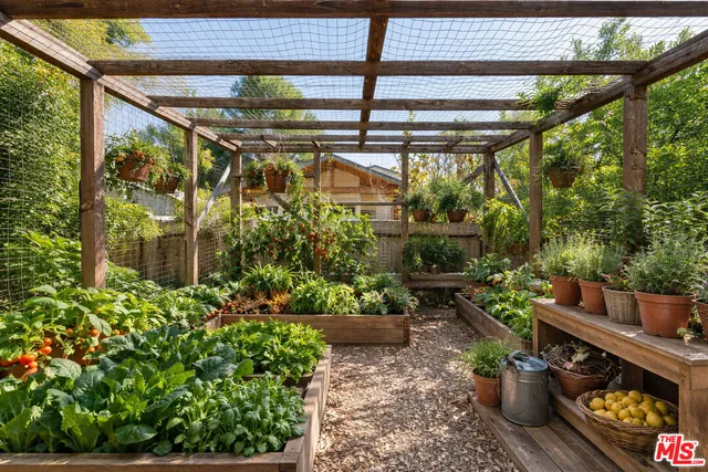 $1,095,000 | 2312 Oliveras Avenue, Altadena, CA 91001