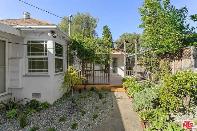 $1,095,000 | 2312 Oliveras Avenue, Altadena, CA 91001