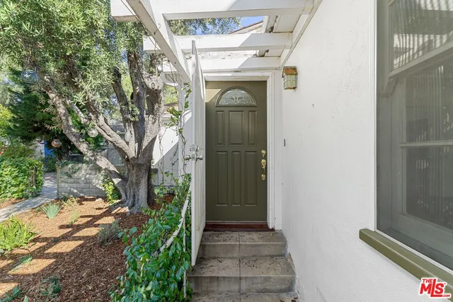$1,095,000 | 2312 Oliveras Avenue, Altadena, CA 91001