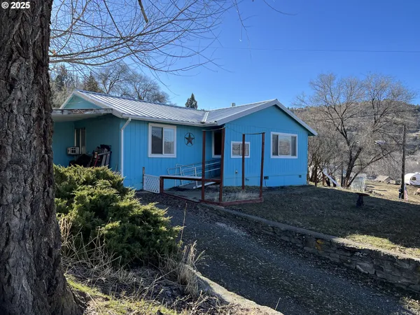 $285,000 | 304 Hillcrest Drive, John Day, OR 97845