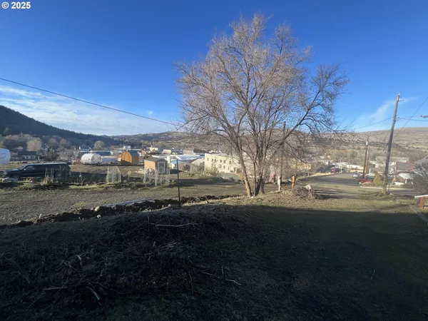 $285,000 | 304 Hillcrest Drive, John Day, OR 97845