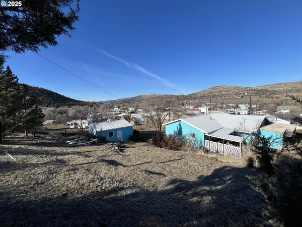 $285,000 | 304 Hillcrest Drive, John Day, OR 97845
