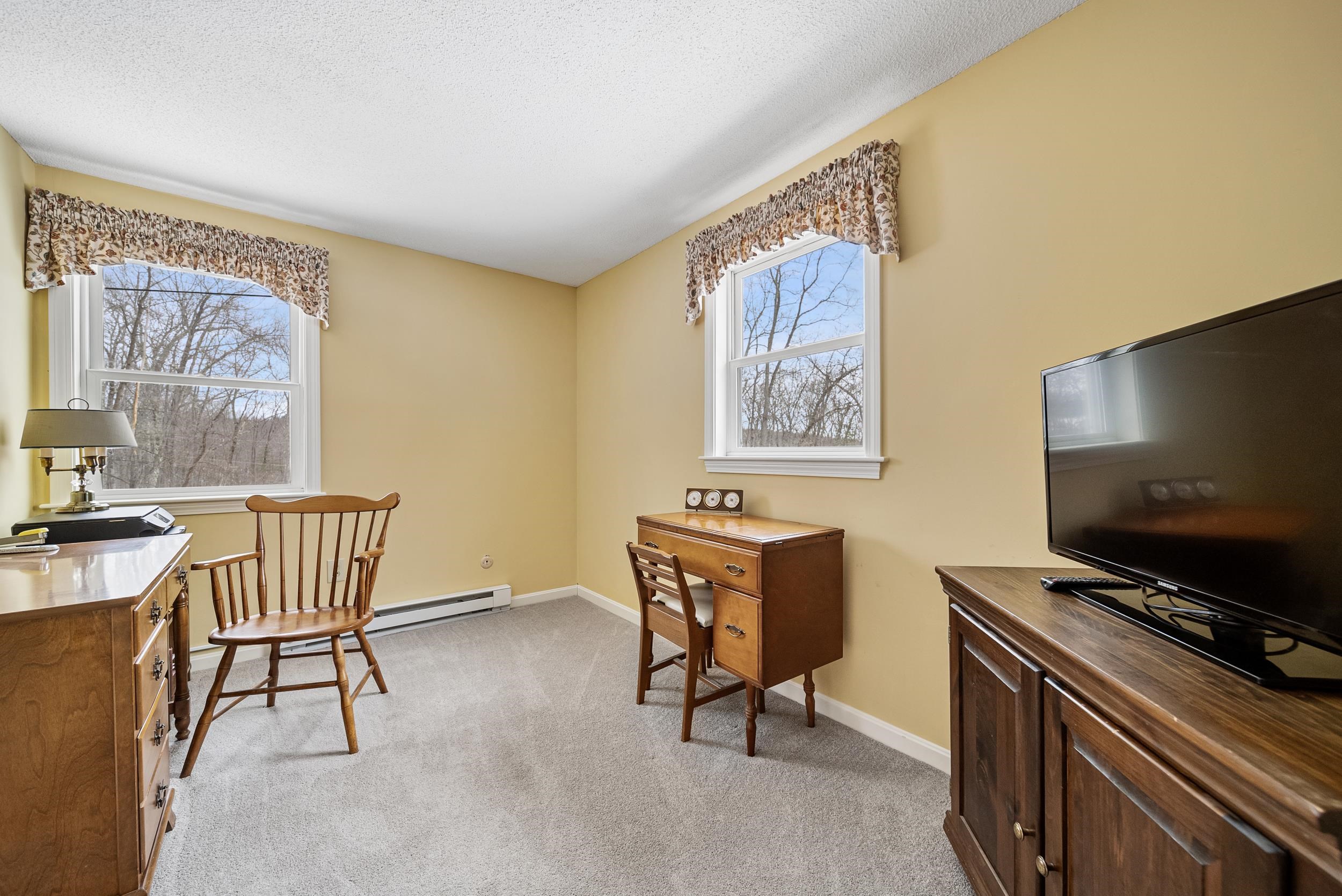 1285 Smyth Road Hooksett, NH 03106 - Photo 19 of 34