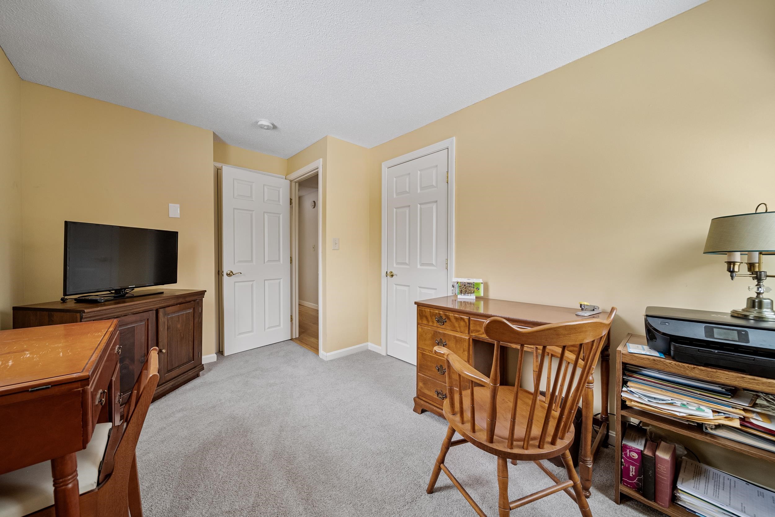 1285 Smyth Road Hooksett, NH 03106 - Photo 20 of 34