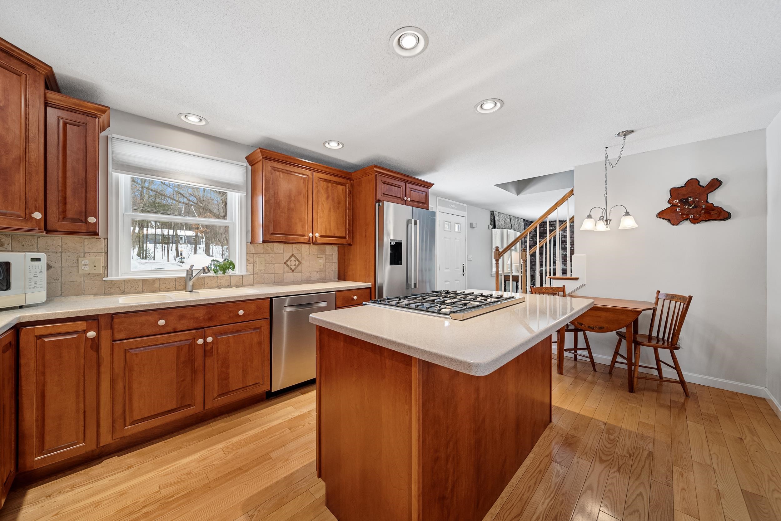 1285 Smyth Road Hooksett, NH 03106 - Photo 3 of 34