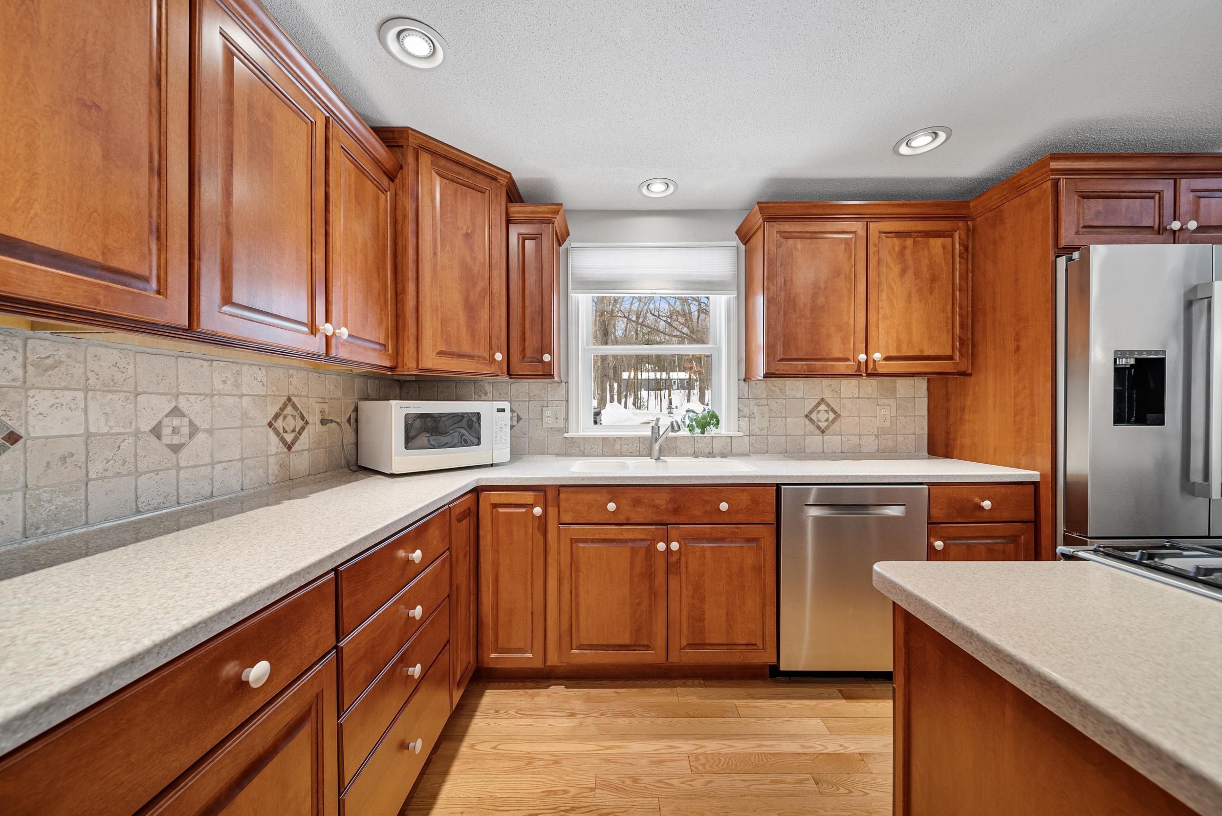 1285 Smyth Road Hooksett, NH 03106 - Photo 4 of 34