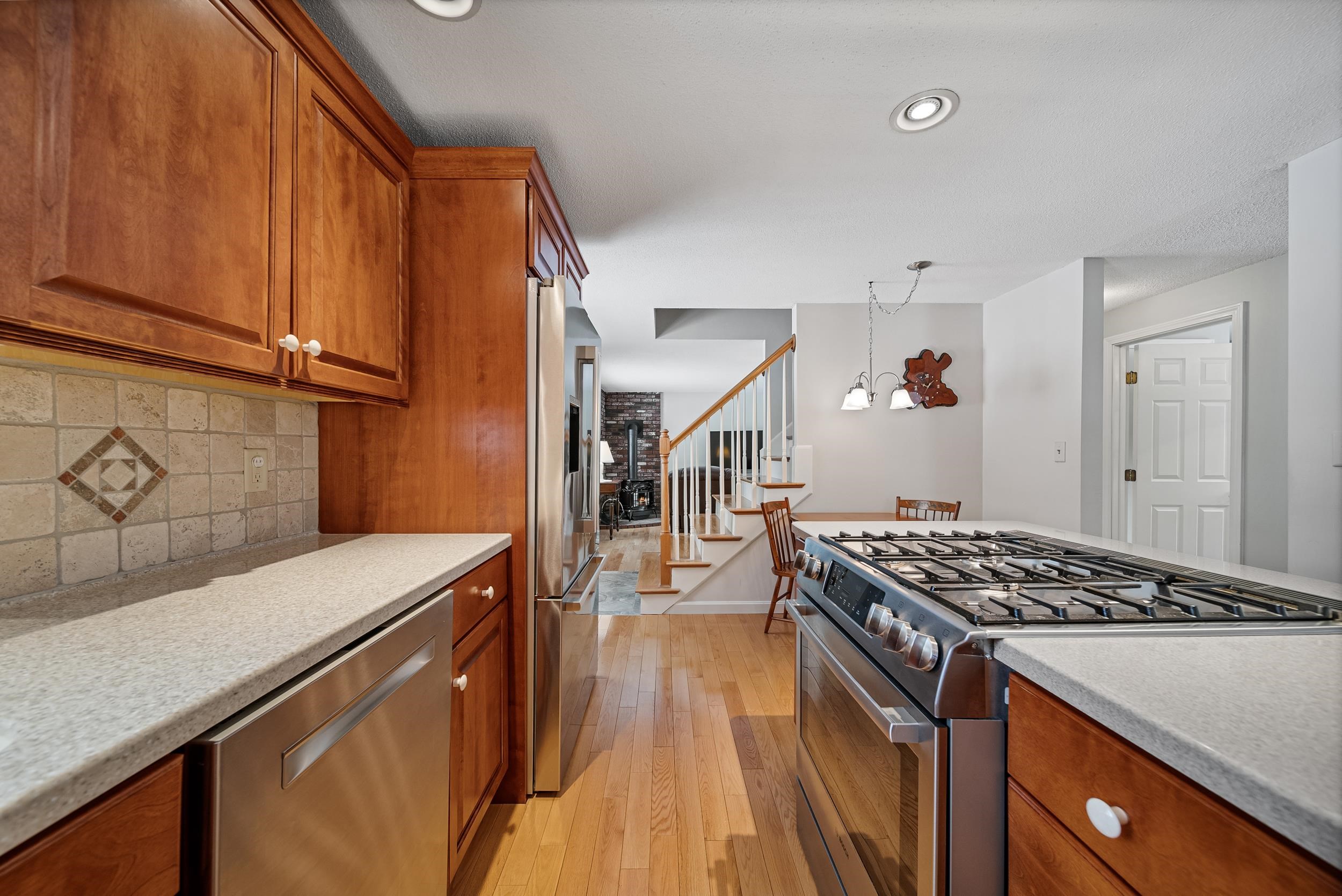 1285 Smyth Road Hooksett, NH 03106 - Photo 6 of 34