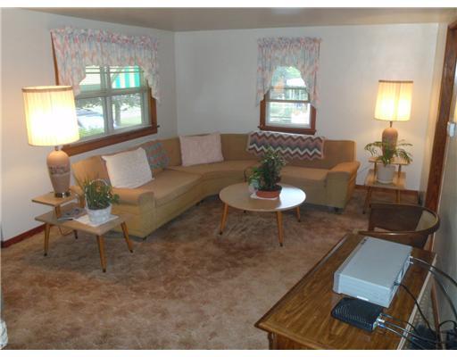 5526 Grubbs Road Gibsonia, PA 15044 - Photo 9 of 18 Living Room.
