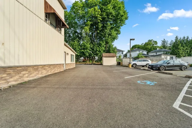 $1,600 | 3212 East Main Street, Unit 1, Endwell, NY 13760