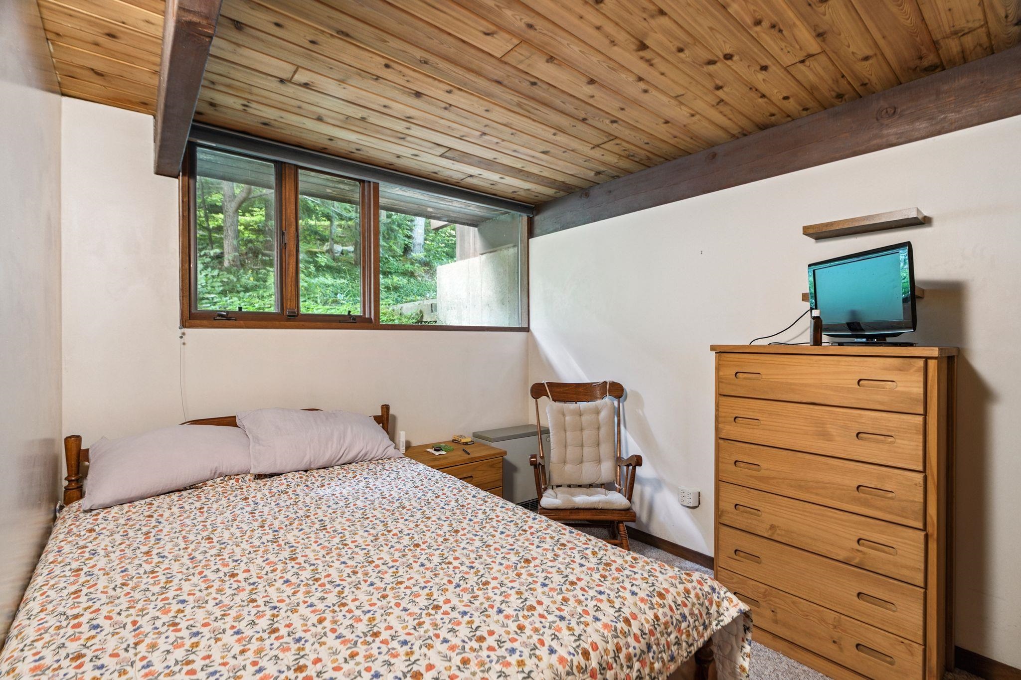 104 Deer Run Road, Unit 13 Brownsville, VT 05037 - Photo 17 of 34