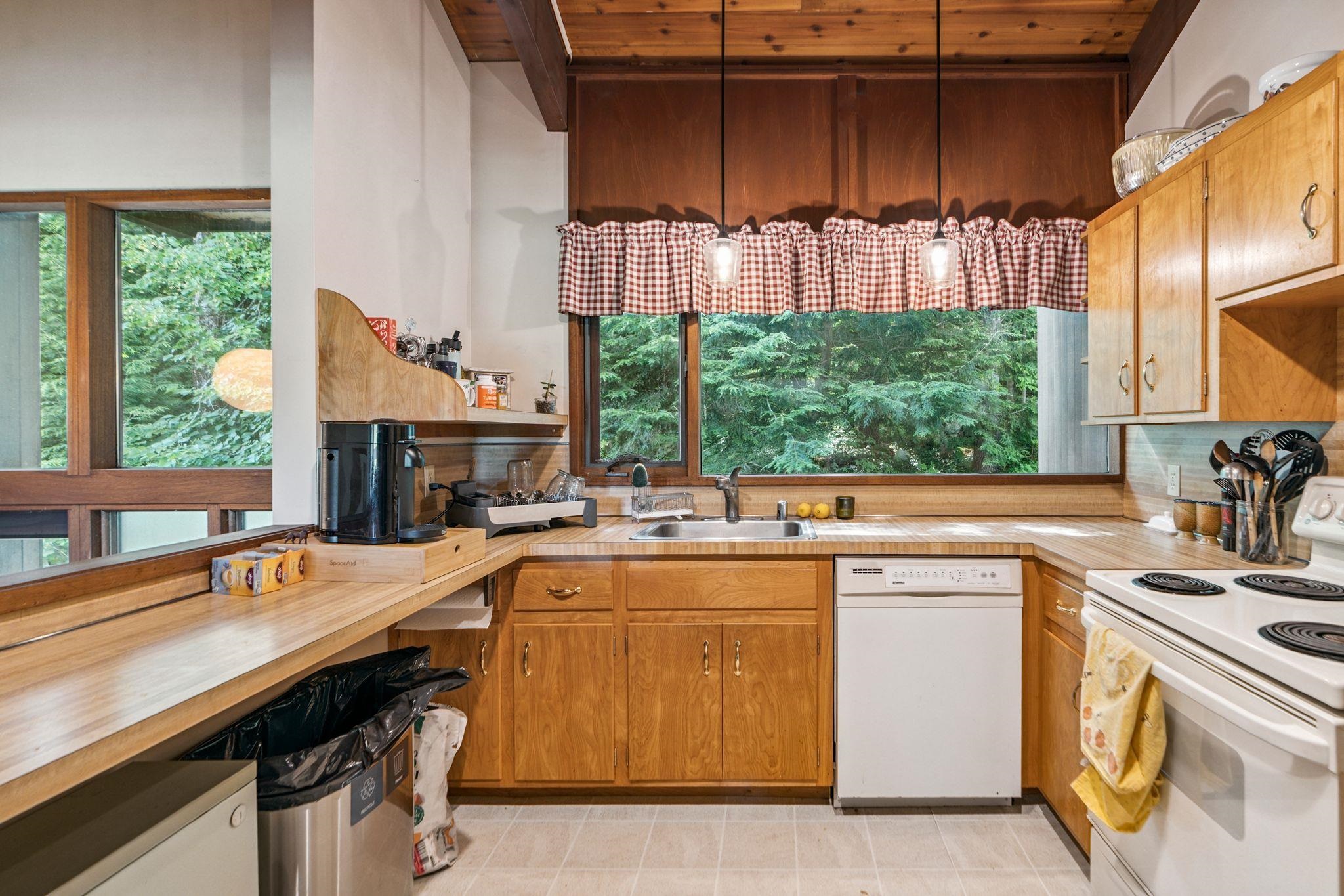 104 Deer Run Road, Unit 13 Brownsville, VT 05037 - Photo 6 of 34