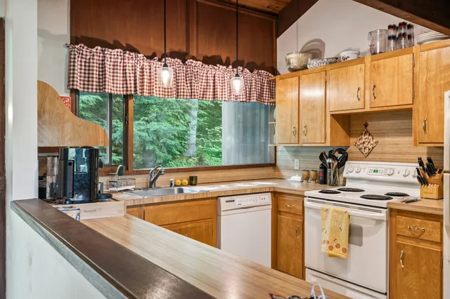 $240,000 | 104 Deer Run Road, Unit 13, Brownsville, VT 05037