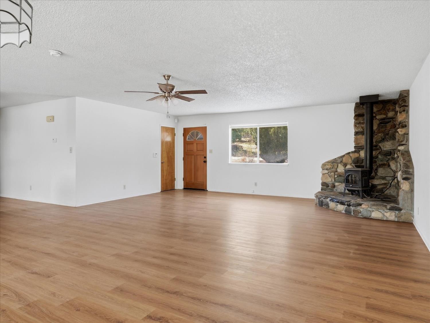 39785 Pine Ridge Road Oakhurst, CA 93644 - Photo 5 of 33