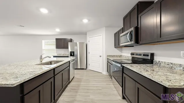 $266,900 | 35570 Vandora Drive, Walker, LA 70785