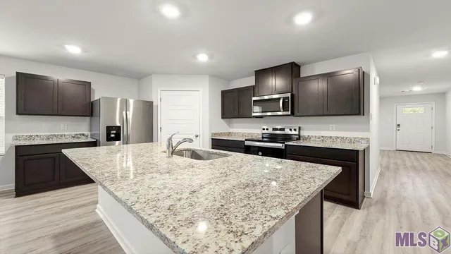 $266,900 | 35570 Vandora Drive, Walker, LA 70785