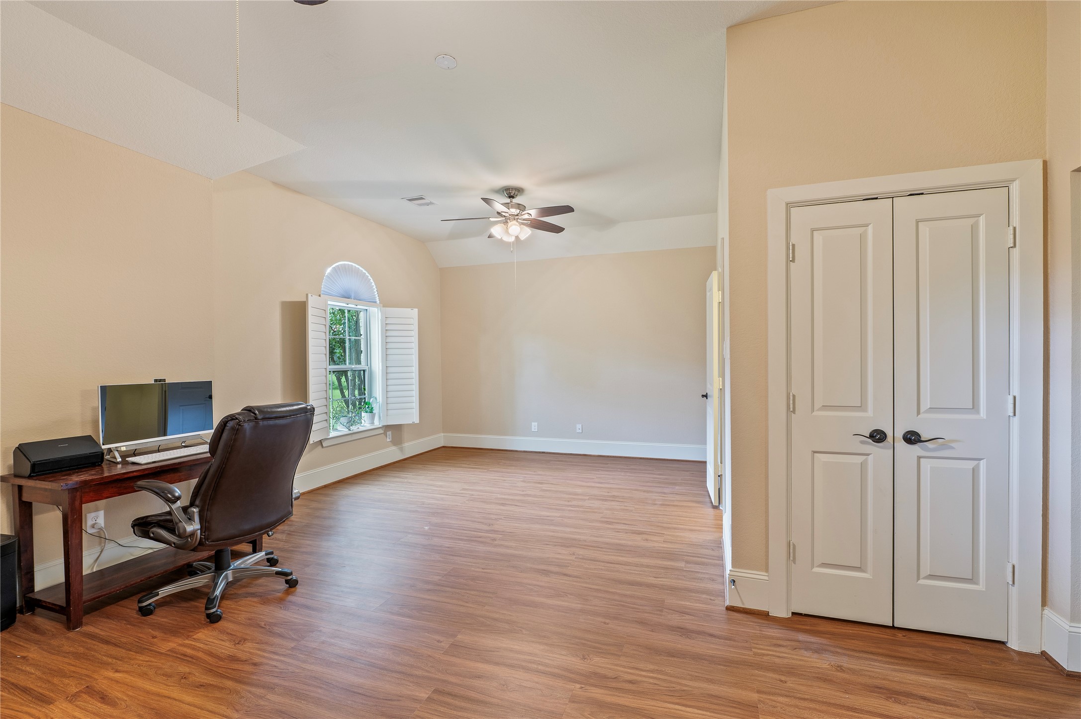 17126 Hamill Drive Rosharon, TX 77583 - Photo 23 of 50 Spacious 2nd bedroom.