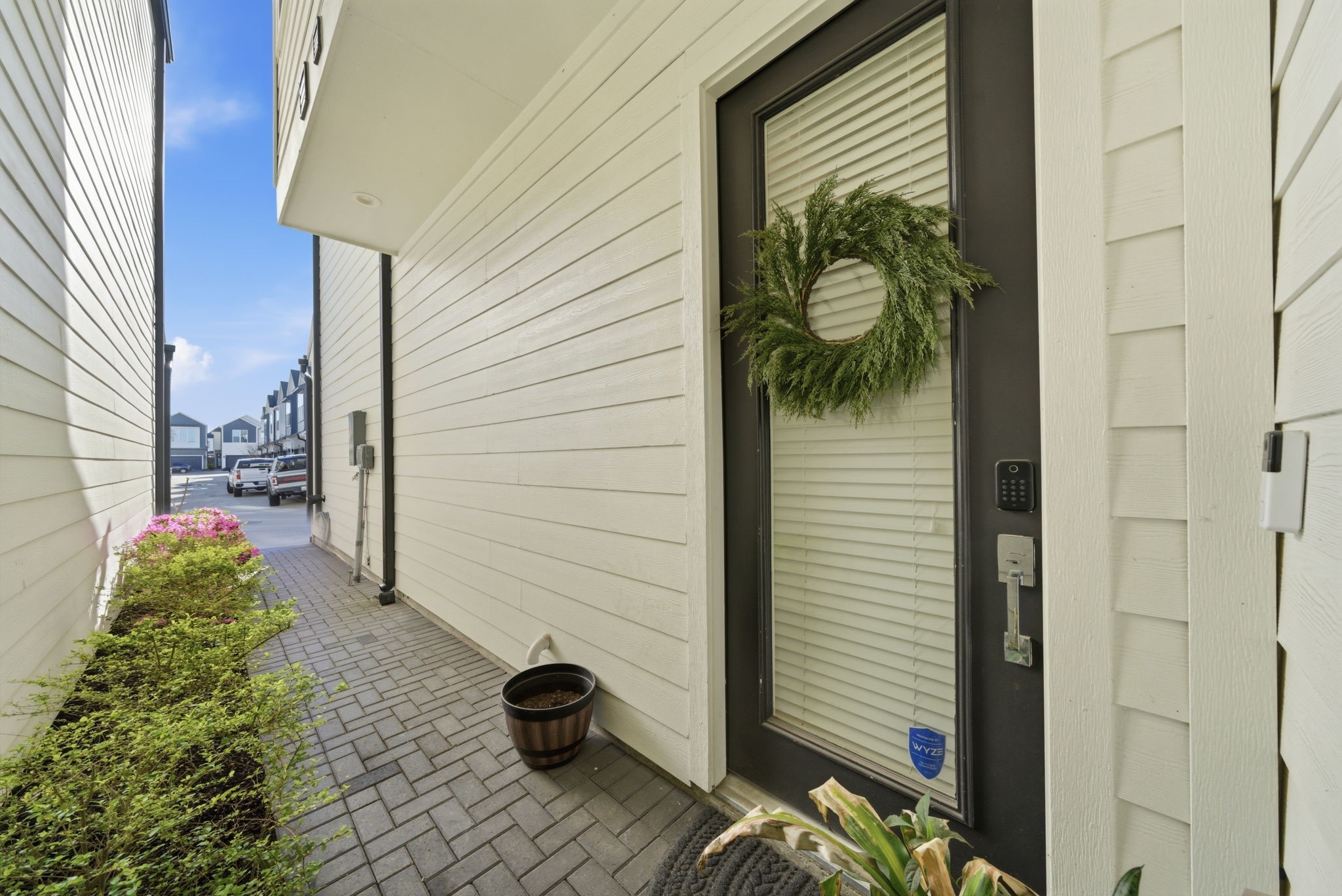 5929 Haring Lane Houston, TX 77091 - Photo 4 of 25 a view of a corridor