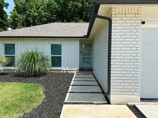 a view of a backyard of the house
