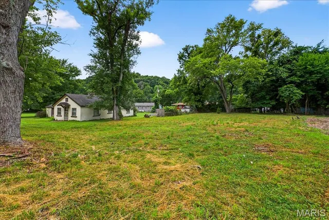 $145,000 | 1217 Kiefer Creek Road, Ballwin, MO 63021