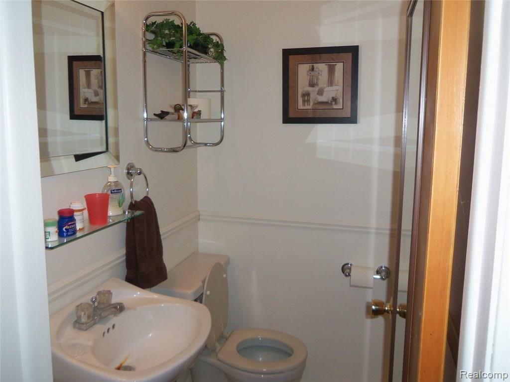 2262 Peppermill Road Lapeer, MI 48446 - Photo 10 of 21 100_6716.jpg